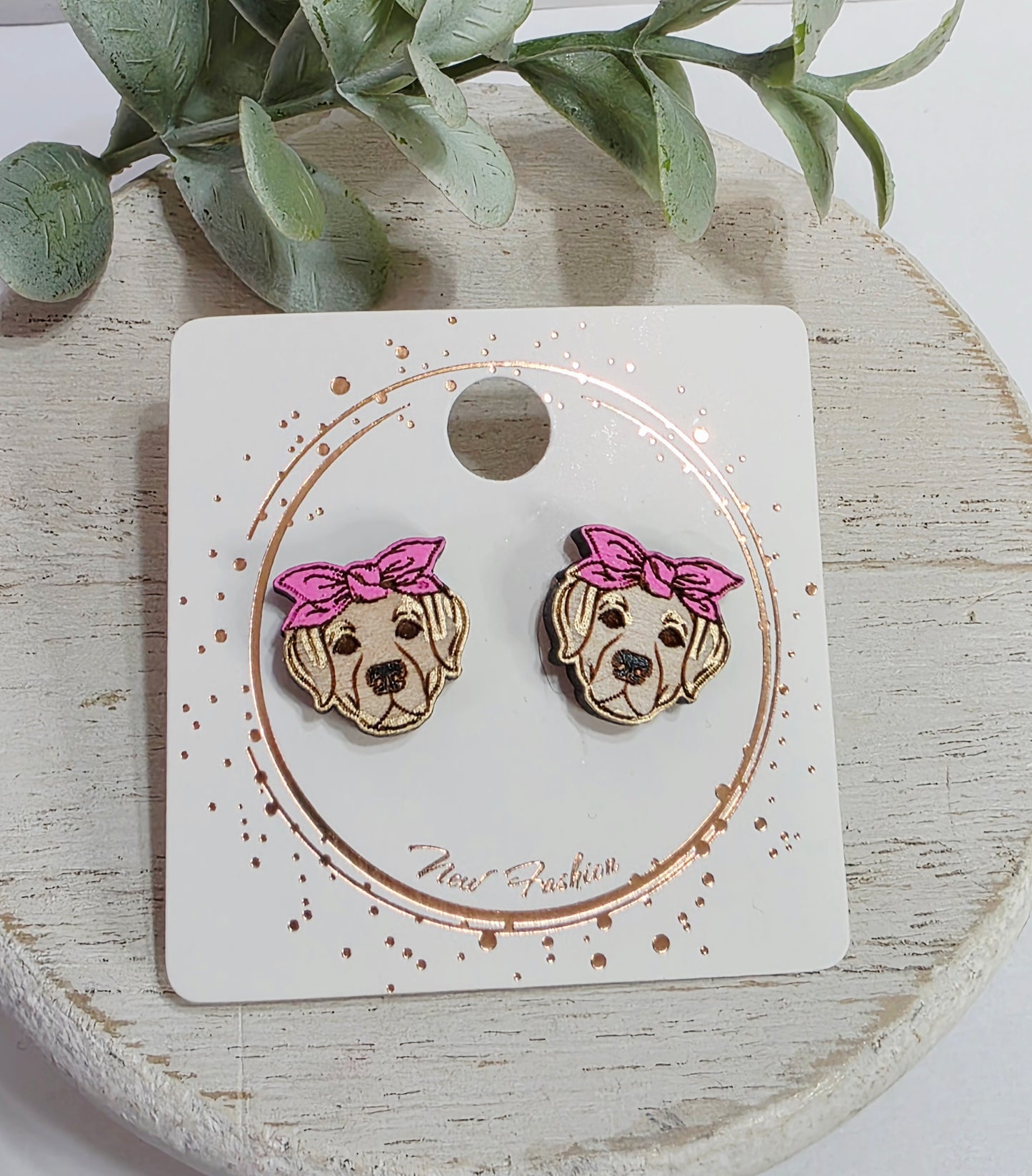 Lab with Bow Wood Studs